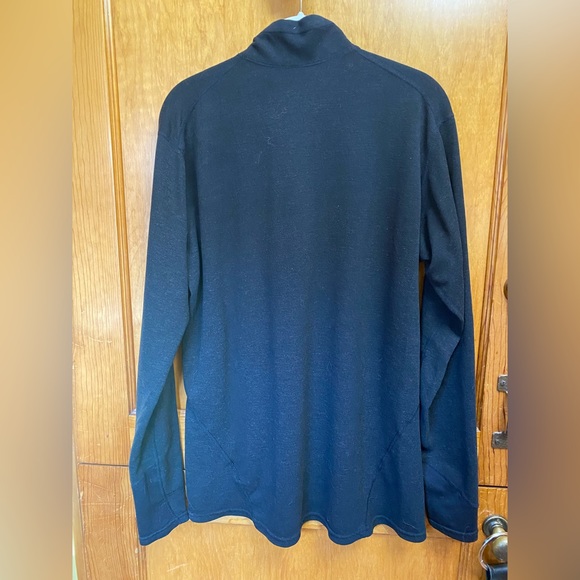 EUC Mountain Hardware Men's black 1/4 Zip black base layer top - Picture 7 of 10